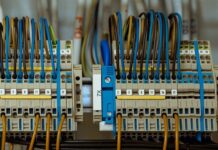 Ile wat na bezpiecznik 10A?